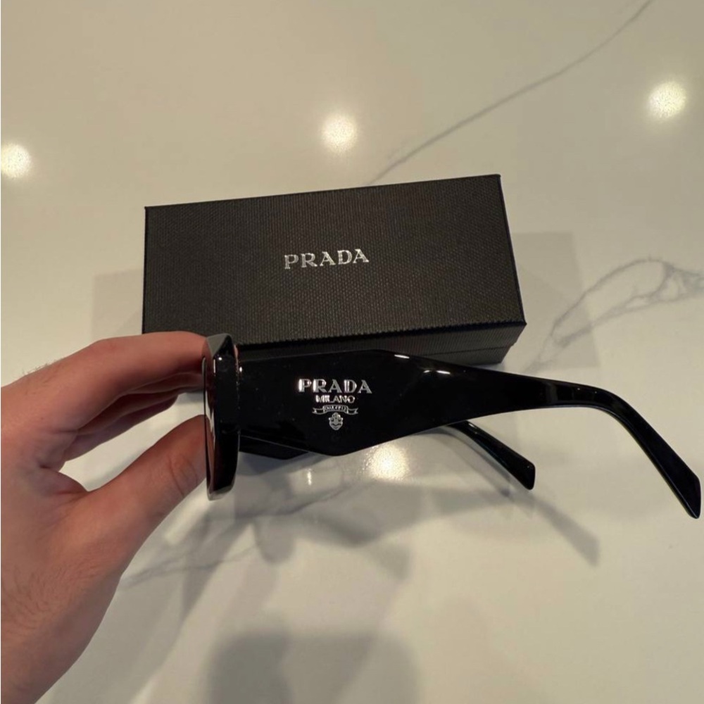 Prada sunglasses model 17ws - Picture 2 of 4